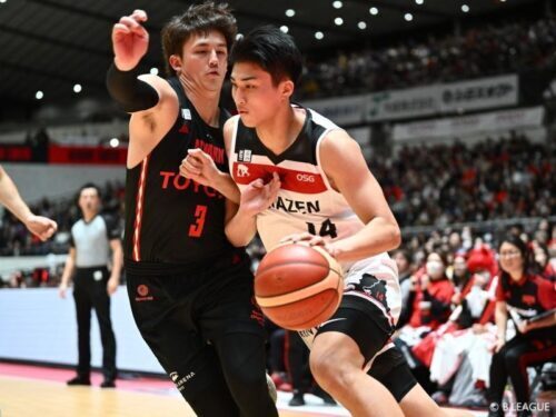 今シーズン初先発で役割を果たした湧川颯斗（右）［写真］＝B.LEAGUE