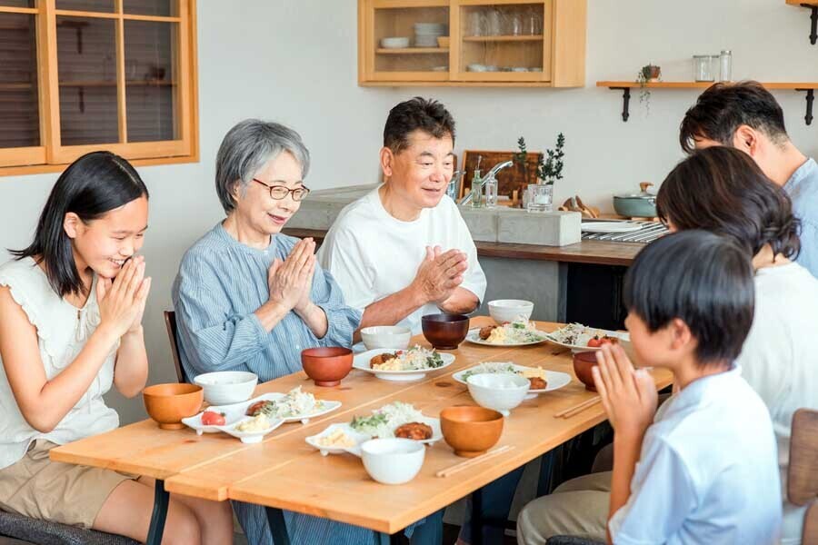 義実家への帰省イメージ（画像：写真AC）