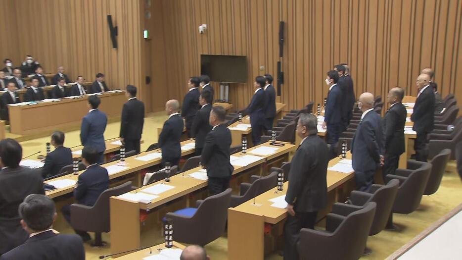 奈良県議会の補正予算採決の様子（16日午後1時半ごろ）