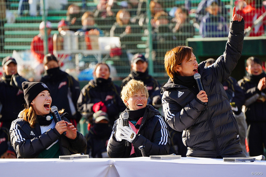 「東京五輪」金メダリストの山田恵里さん（中央）、原田のどかさんも全面協力