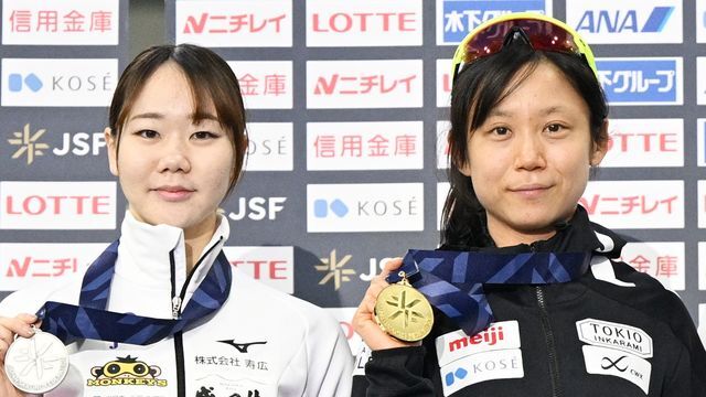 憧れの高木美帆選手（右）と表彰台の吉田雪乃選手（左）（写真:松尾/アフロスポーツ）