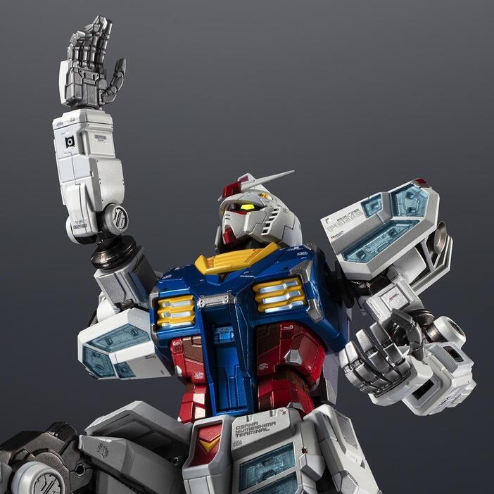 「RX-78F00／E ガンダム」の玩具「超合金 RX-78F00／E ガンダム」（c）創通・サンライズ