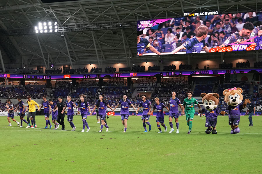 広島が本拠地ラスト試合で勝利して2位に浮上【写真：Getty Images】