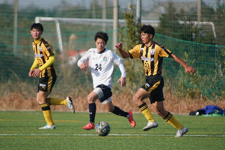 横山杯大会2日目　前橋育英vs松本国際(写真＝矢島公彦)