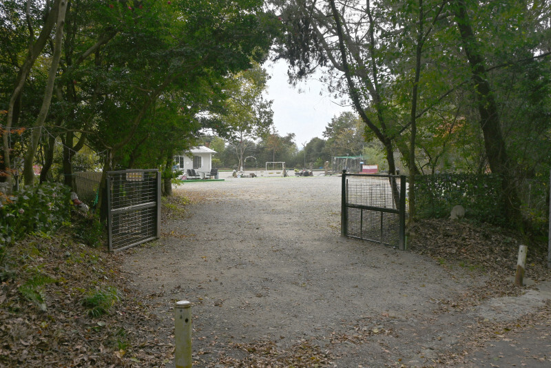 四王寺山の国特別史跡「大野城跡」内に設置されたキャンプ場＝太宰府市、2024年12月6日午後2時20分、後藤浩明撮影