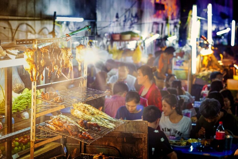 タイでは屋台文化が盛んすぎて、家で料理しないって本当？