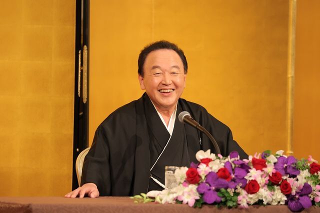 記者会見を行った京山幸枝若さん