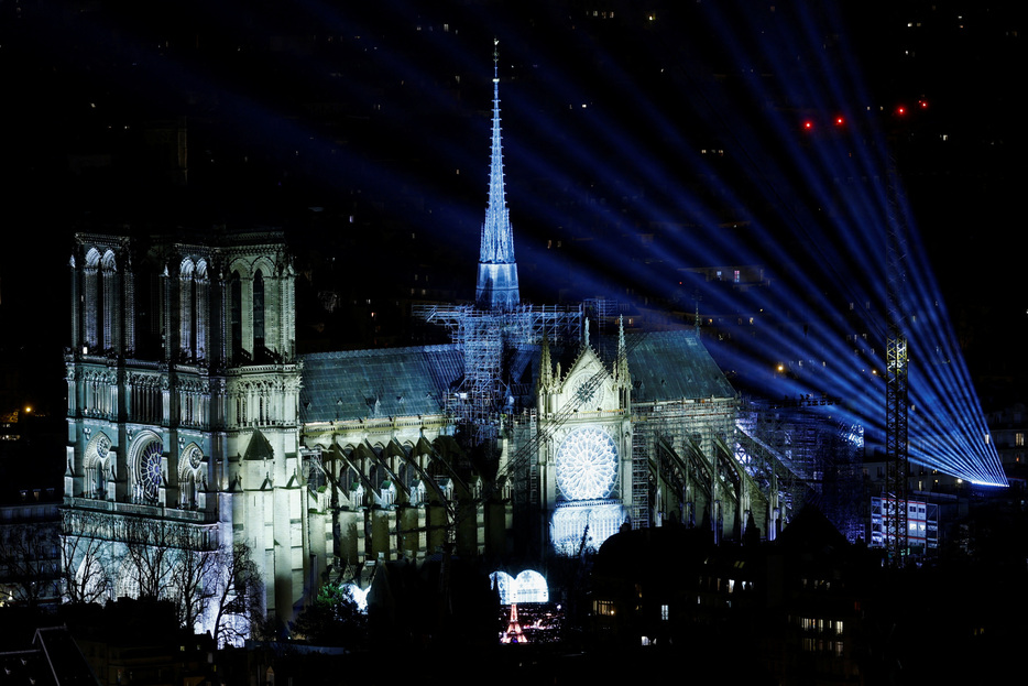 ２０１９年４月に壊滅的な火災に見舞われたパリのノートルダム寺院（大聖堂）が７日、修復工事を終えて約５年半ぶりに一般公開された。  （２０２４年　ロイター/Christian Hartmann）