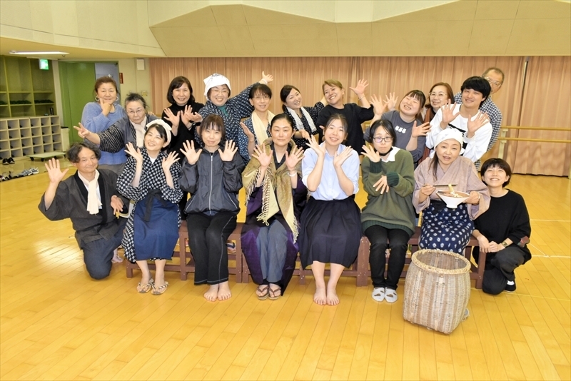 演劇祭への来場を呼びかける出演者ら