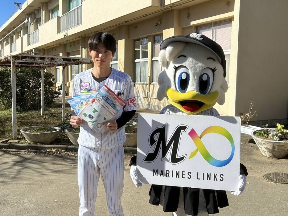 千葉市大森小学校を訪問したロッテ・和田