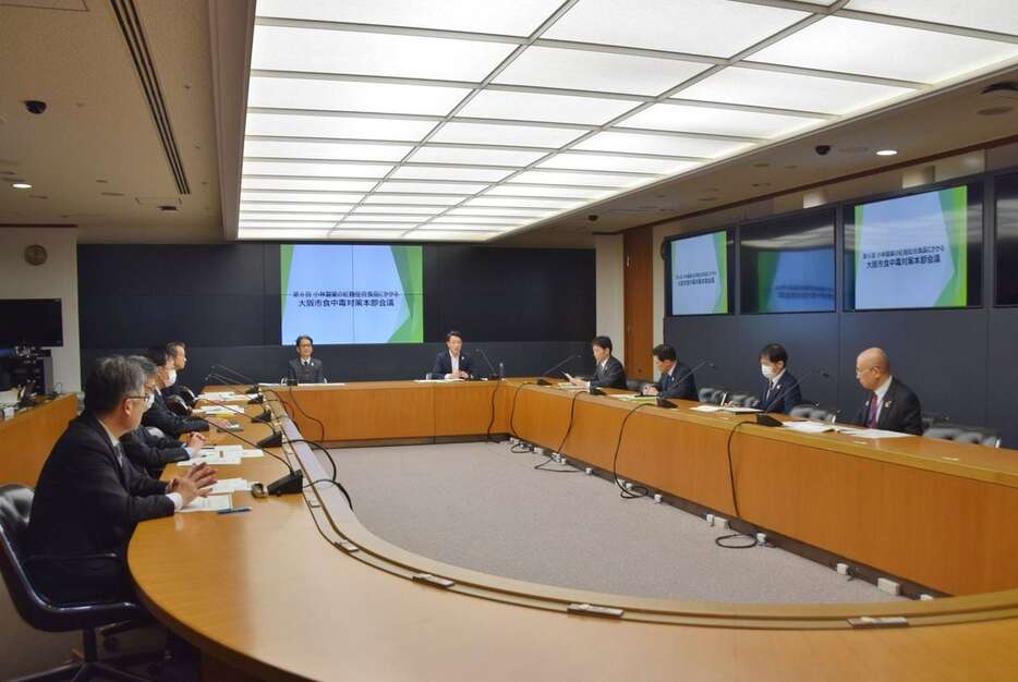 紅麹サプリの健康被害について議論した大阪市食中毒対策本部会議＝26日午前、大阪市北区