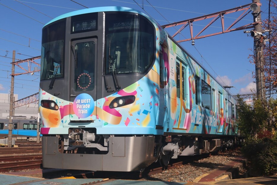 323系車内空間演出「JR WEST Parade Train」が報道関係者らに公開された