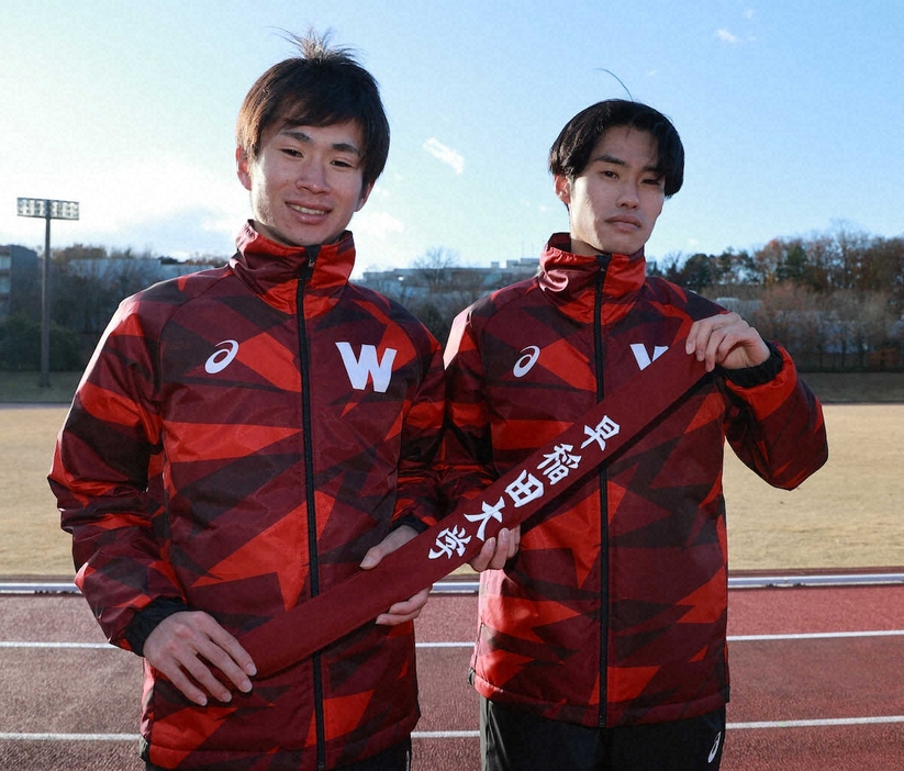 ＜箱根駅伝　早大取材会＞箱根駅伝に挑む3年で来季主将予定の山口智（左）と4年の伊藤主将（撮影・篠原岳夫）