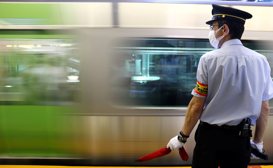 　１２月６日、ＪＲ東日本は国土交通省に運賃改定を申請したと発表した。写真は２０２１年７月、渋谷駅で撮影（２０２４年　ロイター/Kai Pfaffenbach）