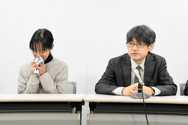 判決後、取材に応じる清水悠生さんの両親=2024年12月23日午前10時37分、大阪市北区、田添聖史撮影