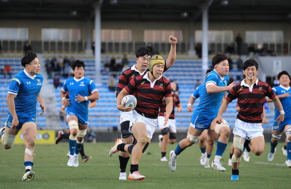 後半にトライを決める早大・田中健想＝秩父宮ラグビー場（撮影・山田俊介）