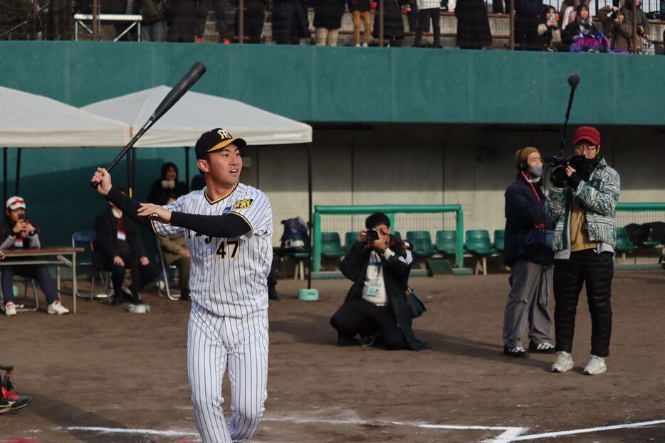 「リアルtoss野球盤in高槻市」にゲスト出演し、本塁打を放った阪神・桐敷拓馬投手(撮影・中屋友那）