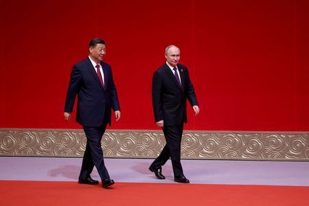 　中国国営新華社通信は３１日、習近平国家主席がロシアのプーチン大統領と新年の辞を交換したと報じた。習主席は、中国とロシアは常に正しい道を「手を携えて」前進してきたと述べ、両国の相互信頼と戦略的協調を称賛した。５月に北京で代表撮影（２０２４年　ロイター）