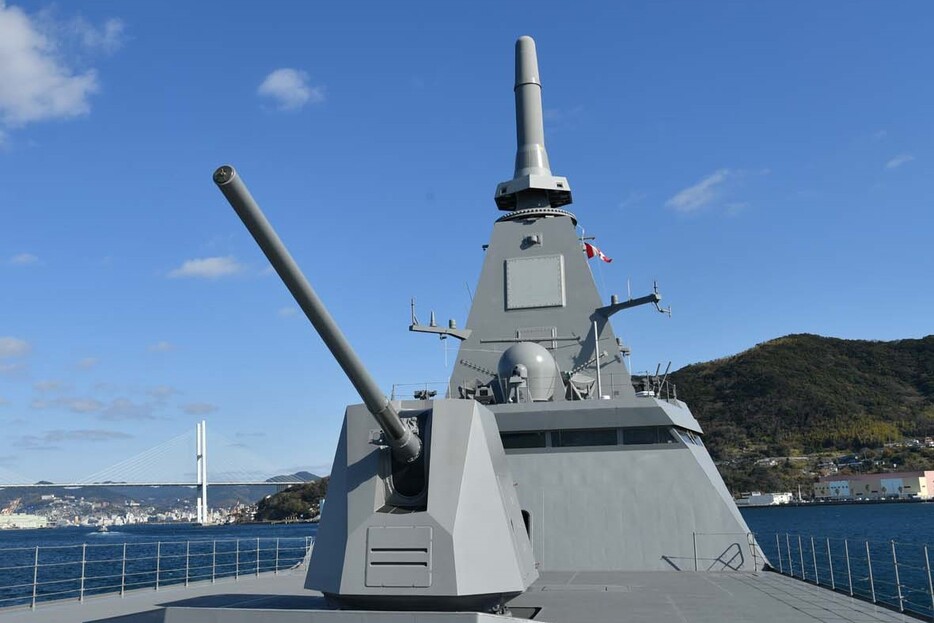 海上自衛隊のもがみ型護衛艦が搭載するレーダーは三菱電機製（画像：海上自衛隊）。