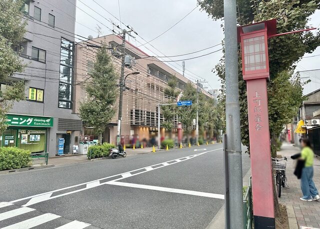 平日お昼の人通りは控えめ