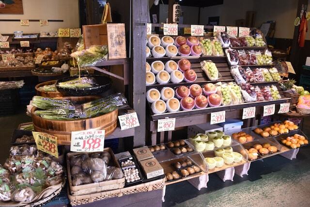 名古屋の街中ではちょっと珍しい昔ながらのスタイルの八百屋も。新鮮な野菜、果物がリーズナブルに購入できる「八百清」