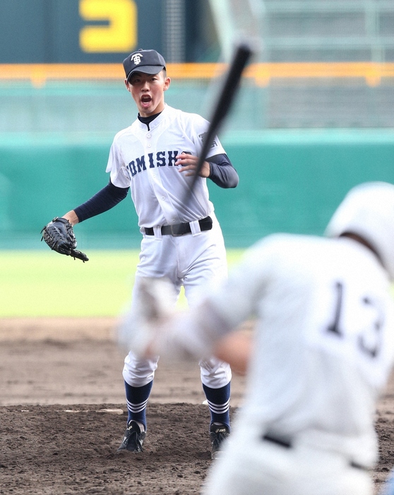 2014年夏の甲子園・日大鶴ケ丘戦で６安打８奪三振の完封勝利を飾った富山商・森田駿哉投手