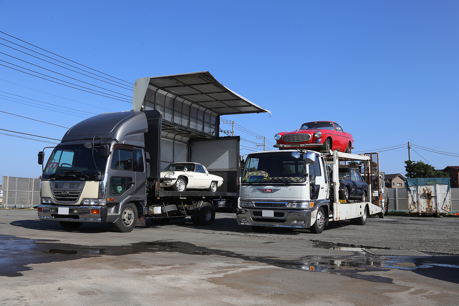 旧車専門店「ケイズ・ヒストリック」の代表である古徳顕治さんは、大の旧車好き。そもあって、同社で扱っている積載車も旧車と呼ばれる当時モノのトラックをベースとしている。自然に生まれる社内での旧車コラボはかなり熱い。