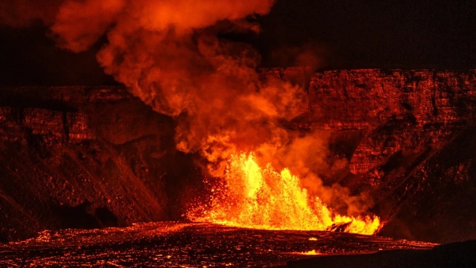 ハワイ島のキラウエア火山が２３日、約３カ月ぶりに噴火した