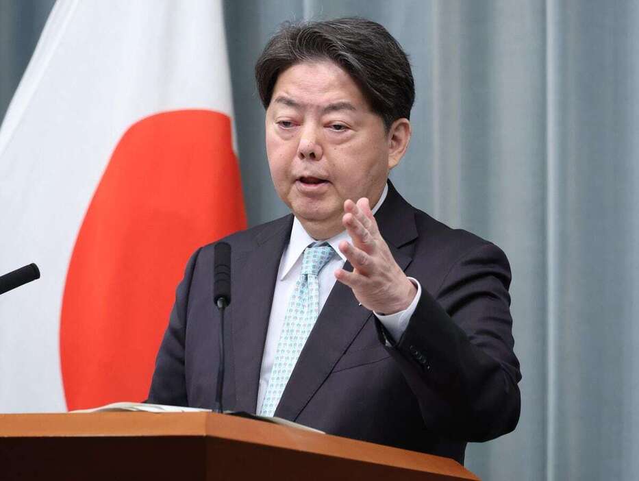 記者会見を行う林芳正官房長官＝9日、首相官邸（春名中撮影）