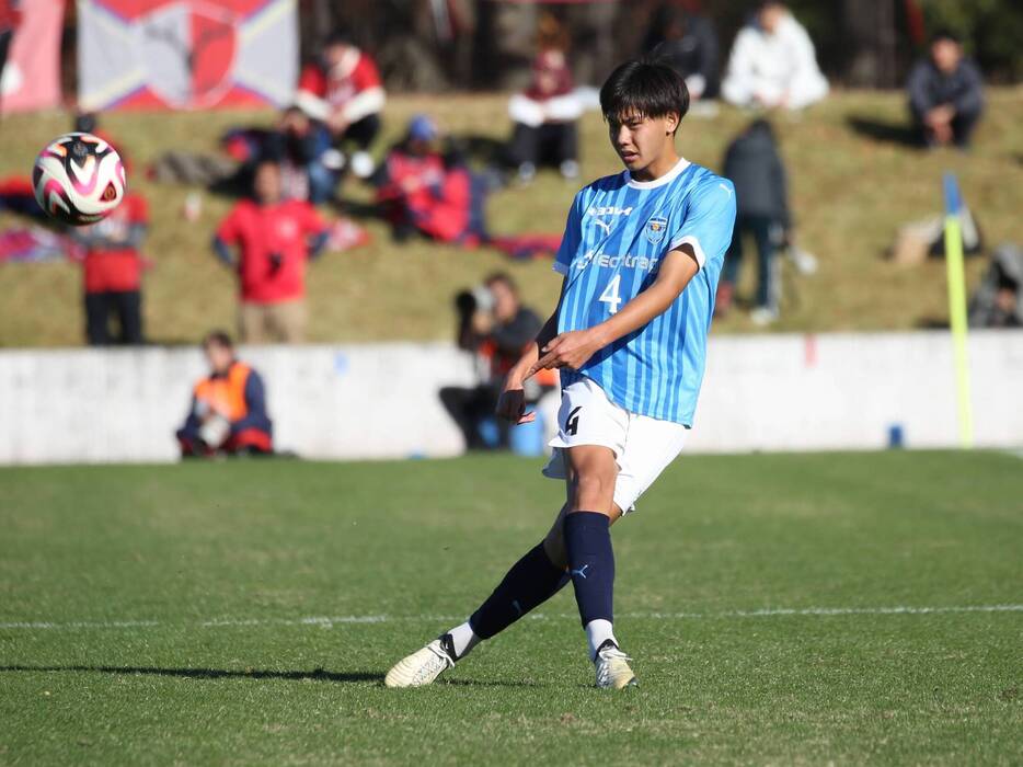 横浜FCユースのU-17日本代表CB秦樹(2年=バディージュニアユース横浜)が首位撃破に貢献(Taro YOSHIDA)