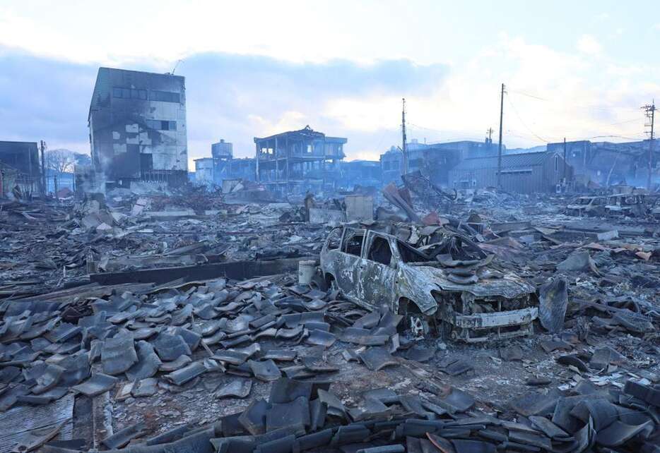 能登地震で発生した大規模火災で一帯が燃えた石川県輪島市の朝市通り周辺＝昨年1月2日、輪島市河井町（桐原正道撮影）