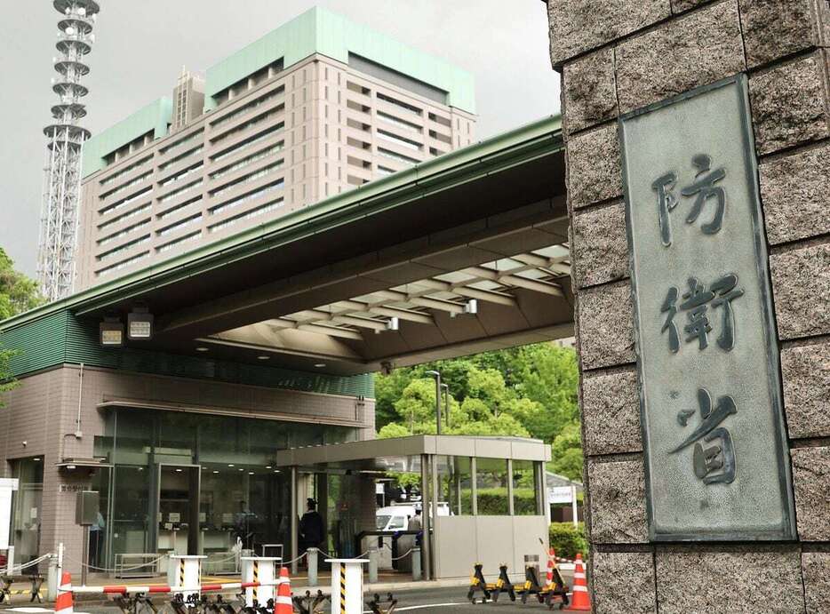 防衛省＝東京都新宿区（関勝行撮影）