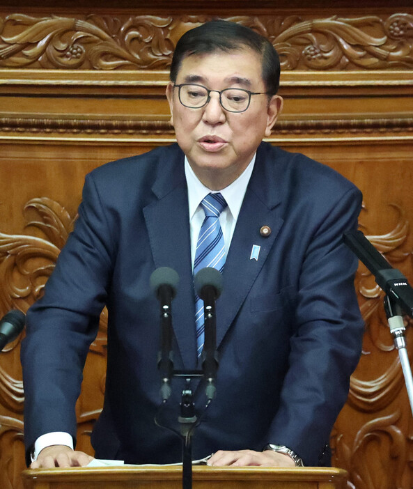 衆院本会議で答弁する石破茂首相＝９日午後、国会内