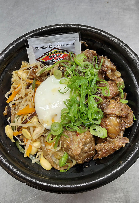 数量限定で販売されるビビンバ丼（同店提供）