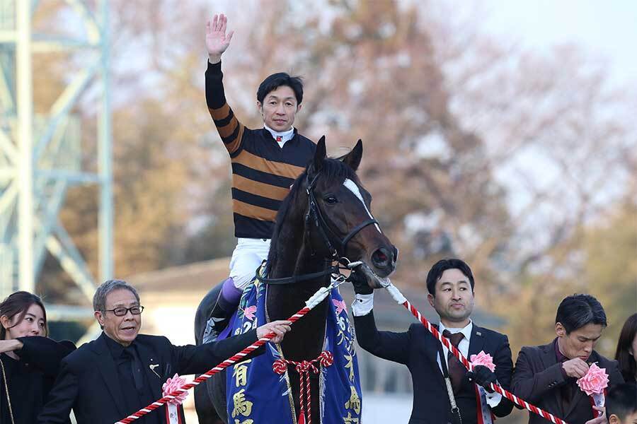 2017年の有馬記念、キタサンブラックに騎乗した武豊騎手【写真：産経新聞社】