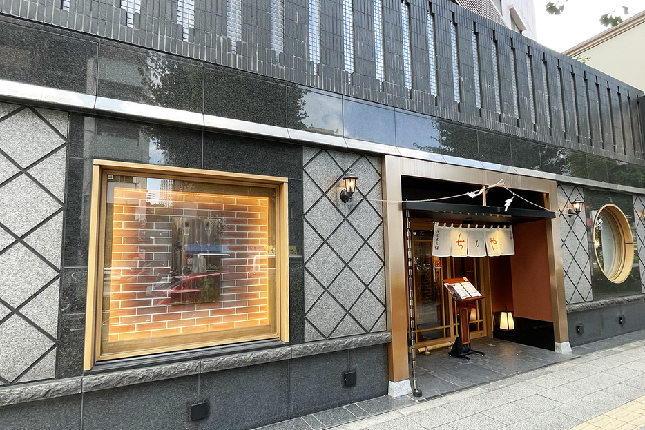 浅草の他の名物店と比較すれば、むしろリーズナブルに提供してくれているように感じる「ちんや」