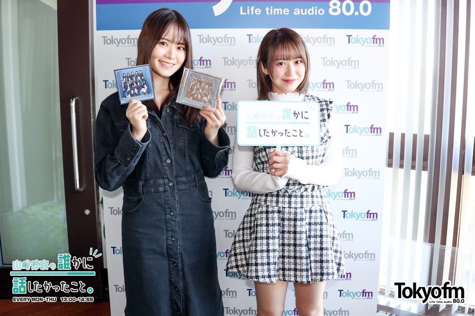 （左から）パーソナリティの山崎怜奈、野中美希さん