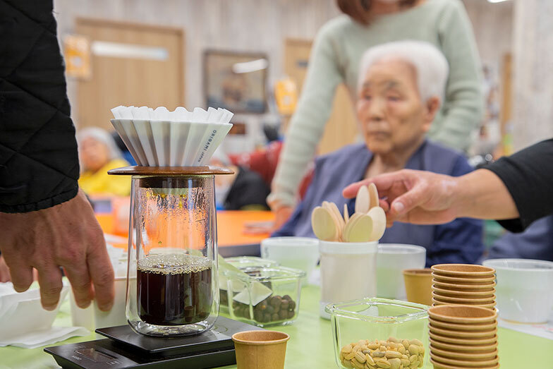 以前、大西さんが開催したコーヒーのテイスティングイベントの様子（写真撮影／出合コウ介）