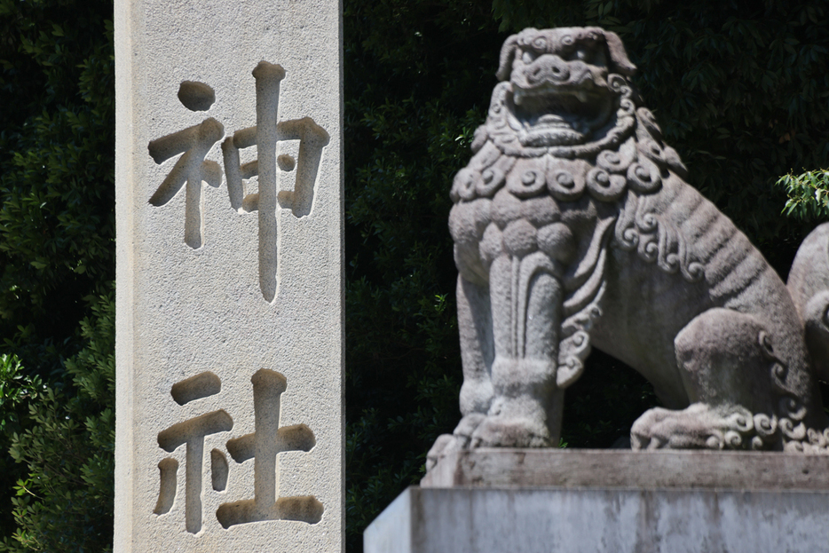 靖国神社の石柱＝６月５日、東京都千代田区