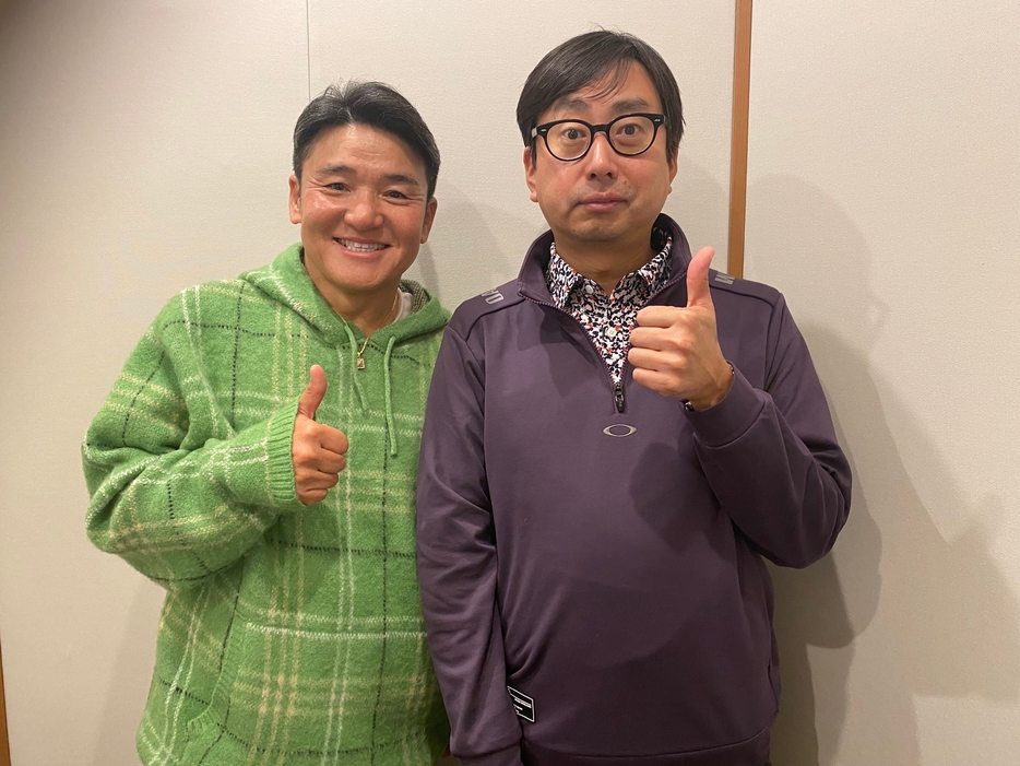 おいでやす小田さん（右）とパーソナリティの丸山茂樹