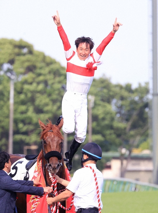 ダノンデサイルで日本ダービーを制した横山典