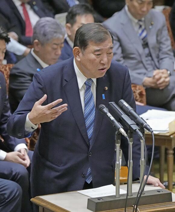 参院予算委で答弁する石破首相＝16日午前