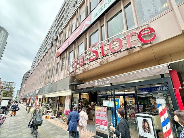 こちらの店舗含め、調布駅前は大型の店舗が目立ちます