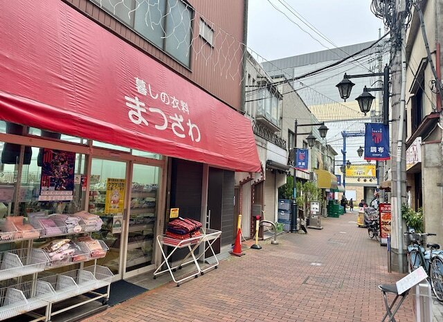 地元の人に愛されている店舗があちこち