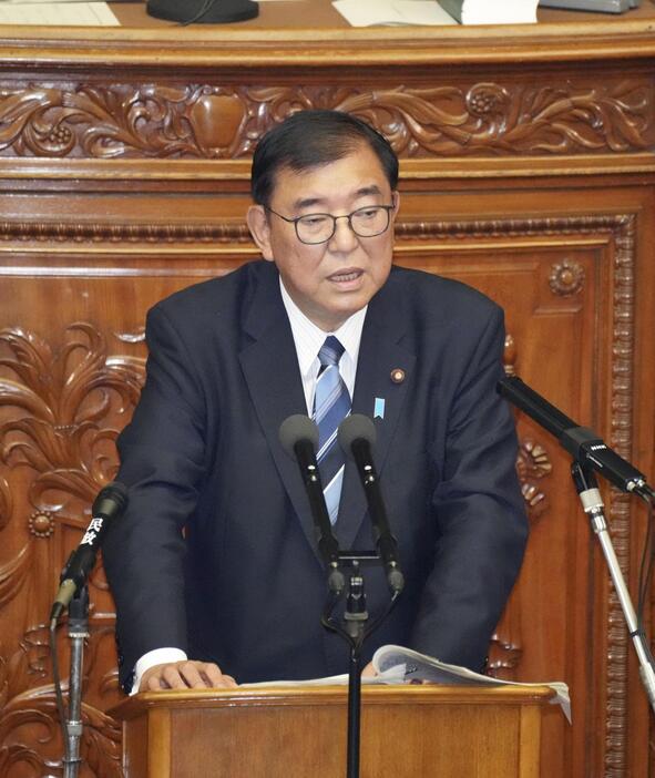 衆院本会議で答弁する石破首相＝3日