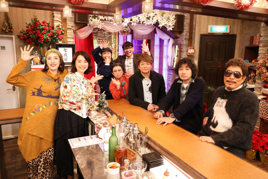 12月23日放送『天海祐希・石田ゆり子のスナックあけぼの橋』より （C）フジテレビ