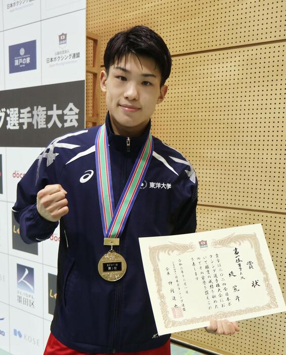 男子ライト級で優勝した堤麗斗＝ひがしんアリーナ