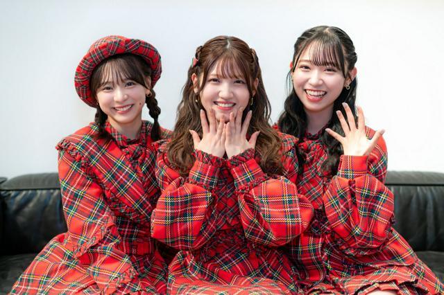 AKB48の（左から）倉野尾成美さん、村山彩希さん、山内瑞葵さん=2024年11月27日、小松隆次郎撮影