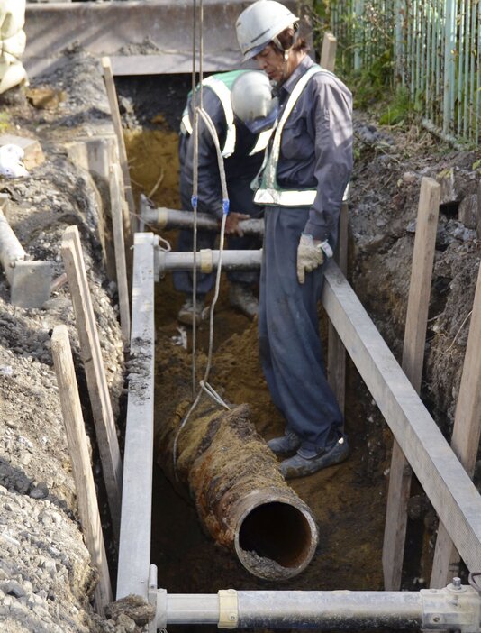 老朽化した水道管は更新するにもコストが高まって…（写真：共同通信）