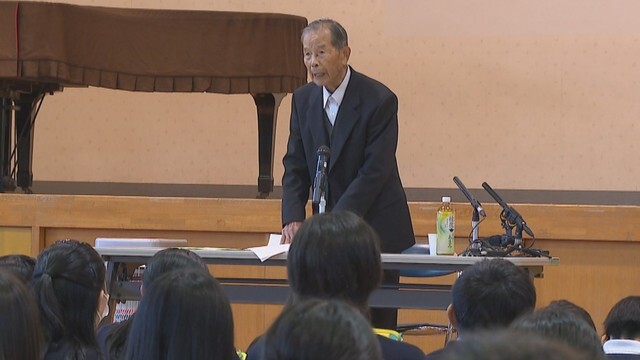 講演を行った長尾昭雄さん(95)